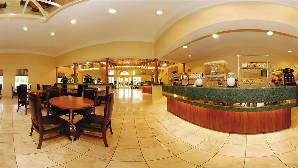 La Quinta Inn & Suites By Wyndham Memphis I-240 3*,