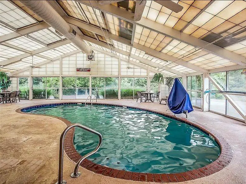 La Quinta Inn & Suites By Wyndham Memphis I-240 3*,