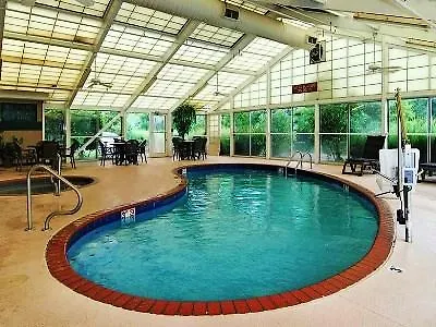 La Quinta Inn & Suites By Wyndham Memphis I-240 3*,