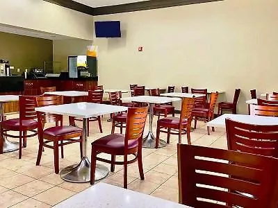 La Quinta Inn & Suites By Wyndham Memphis I-240 3*,  United States