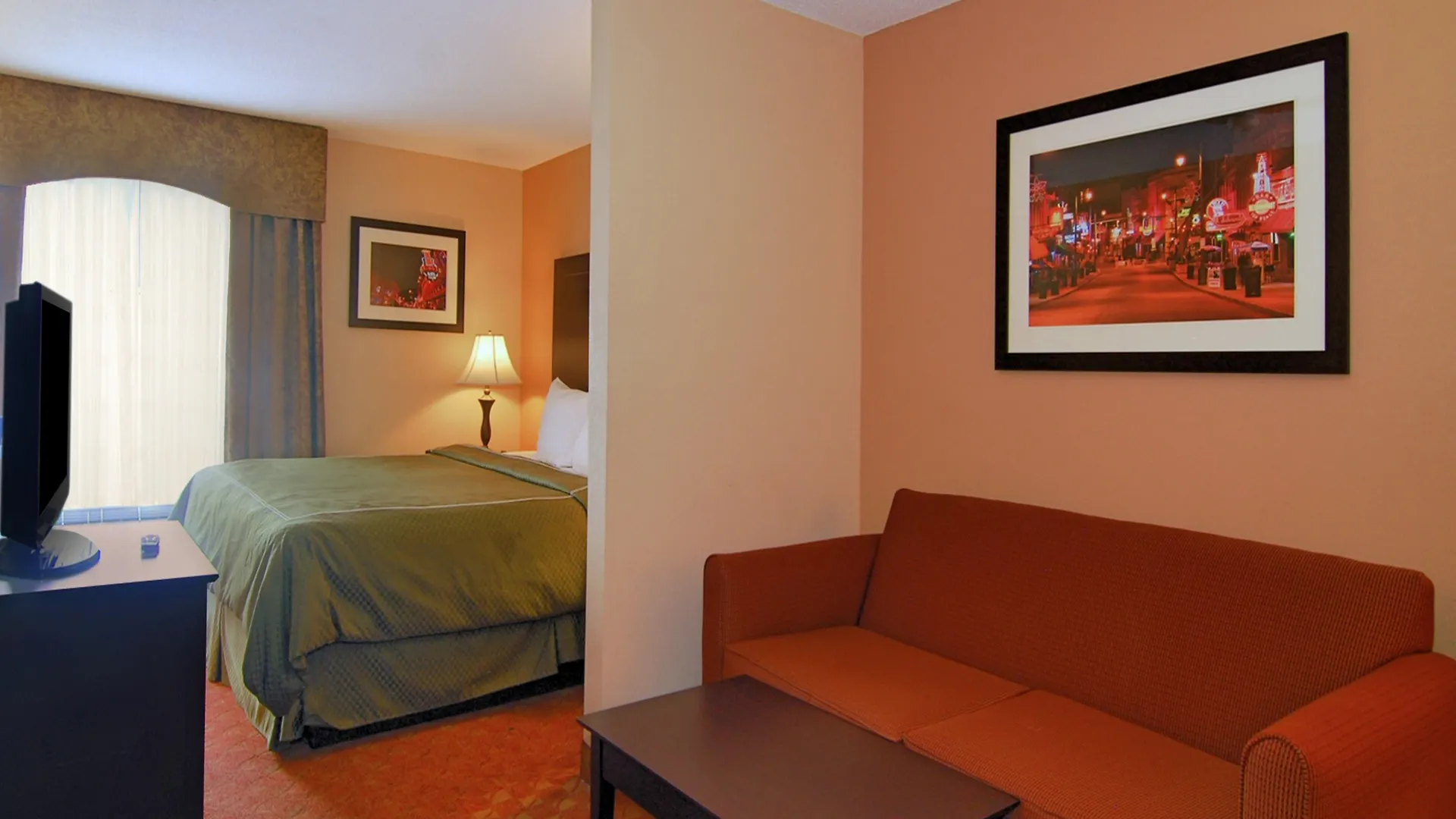La Quinta Inn & Suites By Wyndham Memphis I-240