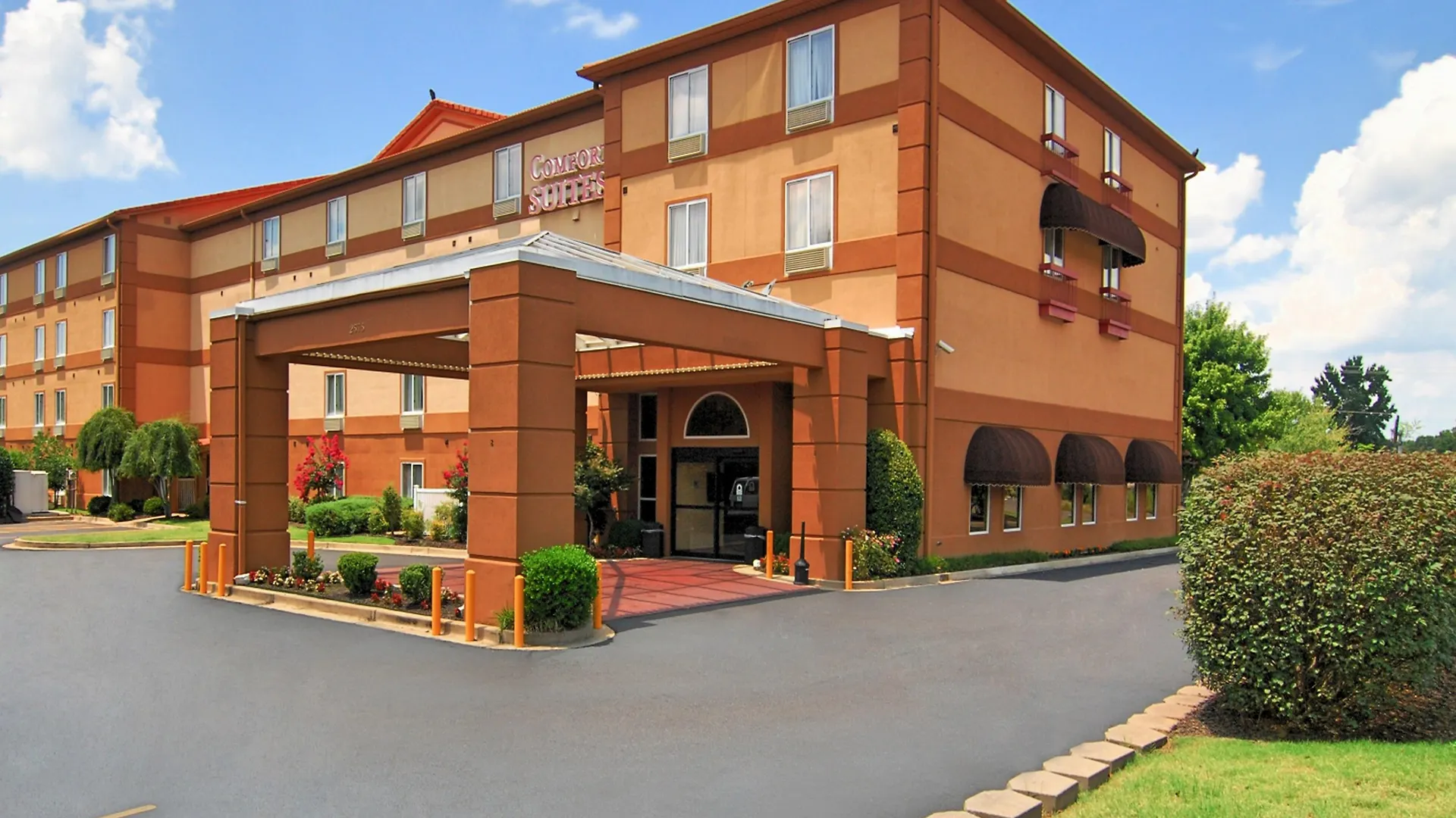 La Quinta Inn & Suites By Wyndham Memphis I-240 Hotel