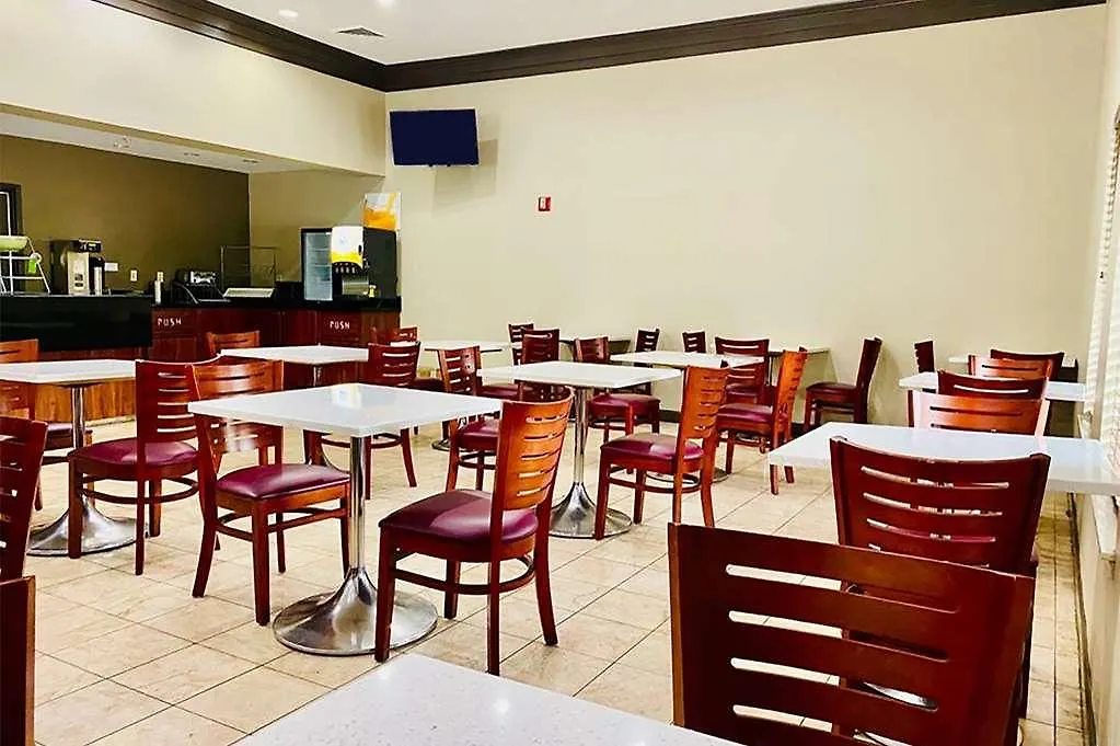 La Quinta Inn & Suites By Wyndham Memphis I-240 3*,