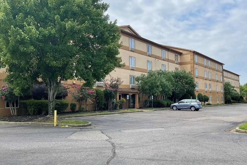 La Quinta Inn & Suites By Wyndham Memphis I-240 Hotel