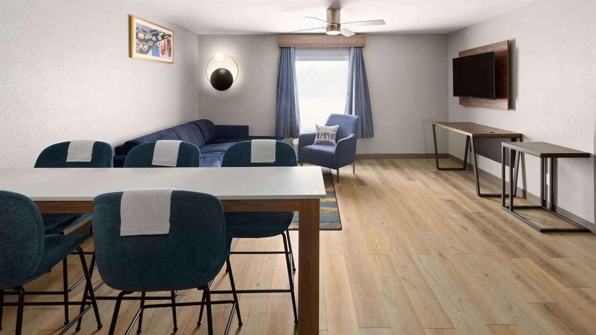 La Quinta Inn & Suites By Wyndham Memphis I-240 Hotel