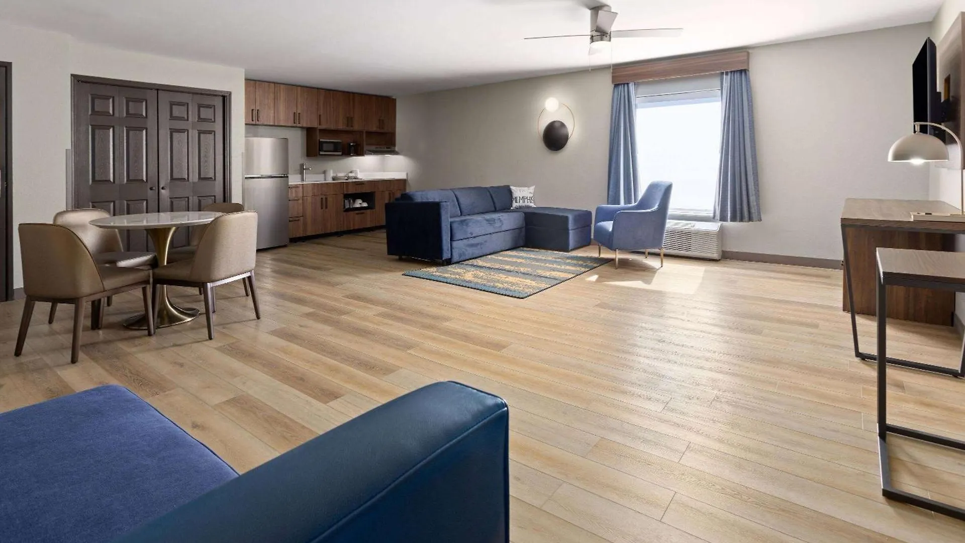 La Quinta Inn & Suites By Wyndham Memphis I-240 3*,  United States